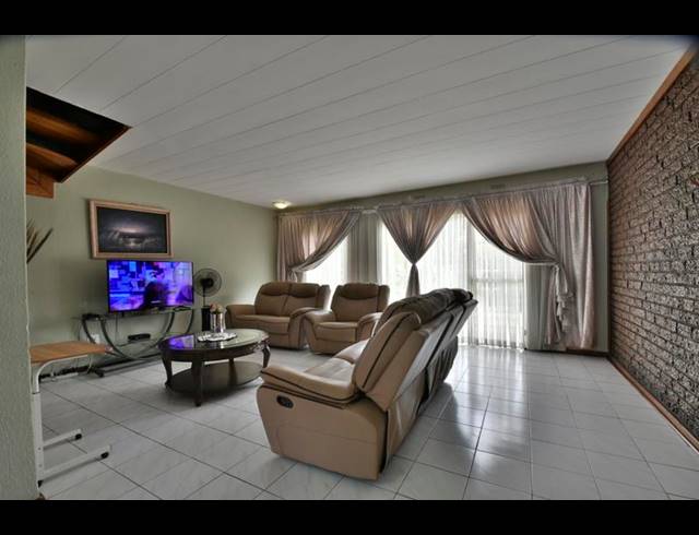 3 BEDROOM TOWNHOUSE FOR SALE IN MAYBERRY PARK